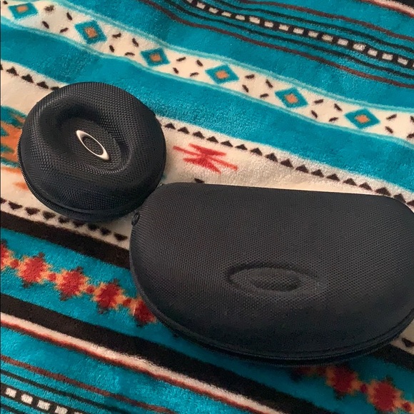 Oakley eyeglass case and earphone case
